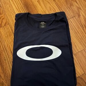 Men’s Oakley short sleeve